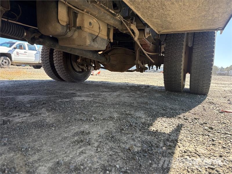 Ford F-450 XL 4x2 Crew Cab Utility Truck Pickup/Sideaflæsning