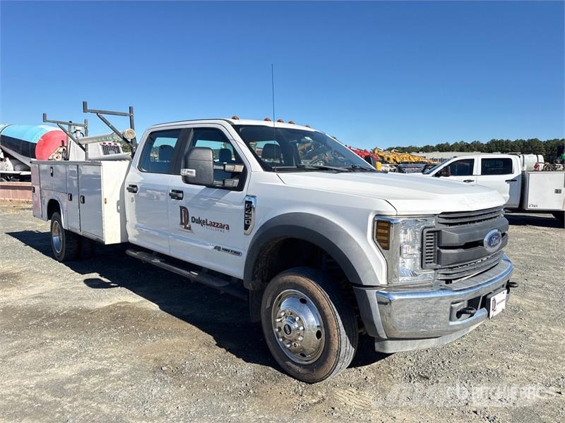Ford F-450 XL 4x2 Crew Cab Utility Truck Pickup/Sideaflæsning