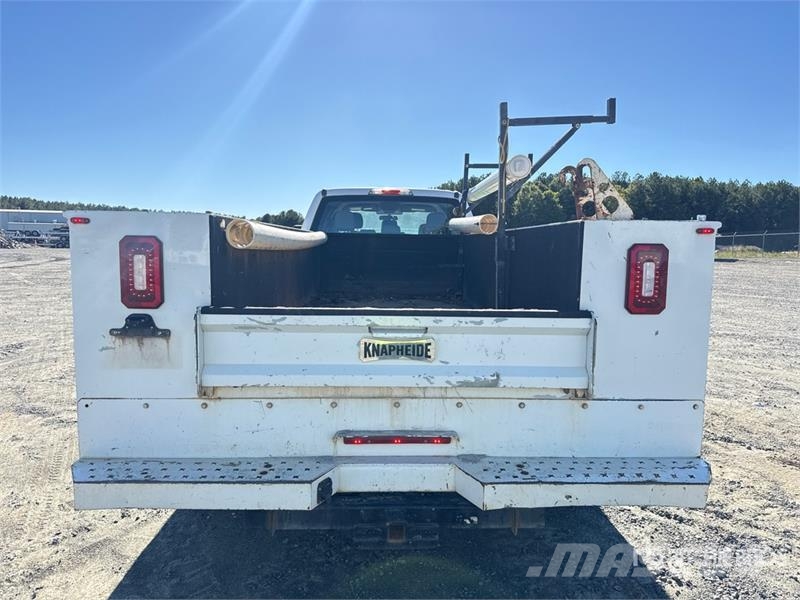 Ford F-450 XL 4x2 Crew Cab Utility Truck Pickup/Sideaflæsning