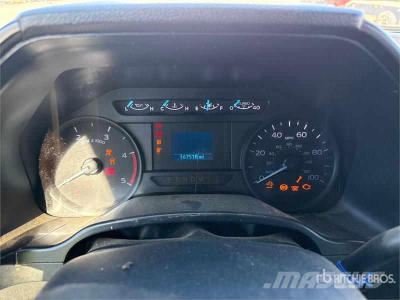 Ford F-450 XL 4x2 Crew Cab Utility Truck Pickup/Sideaflæsning