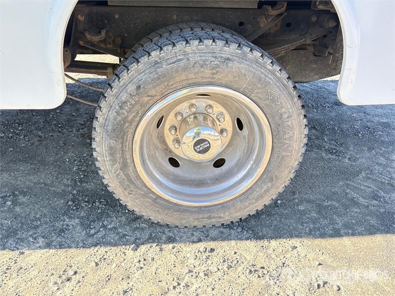 Ford F-450 XL 4x2 Crew Cab Utility Truck Pickup/Sideaflæsning