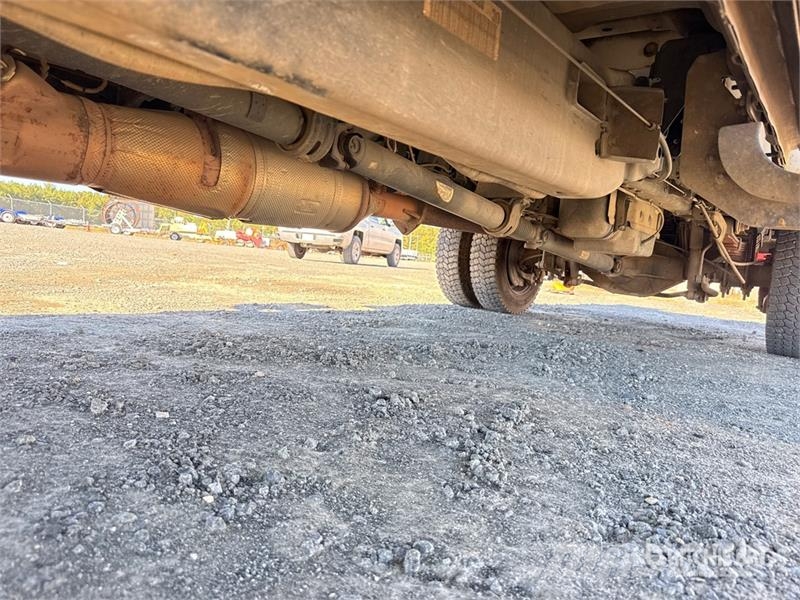 Ford F-450 XL 4x2 Crew Cab Utility Truck Pickup/Sideaflæsning