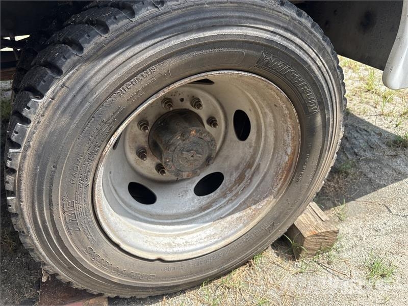 Ford F-450 XL 4x2 Utility Truck (Inoperable) Pick up/Dropside