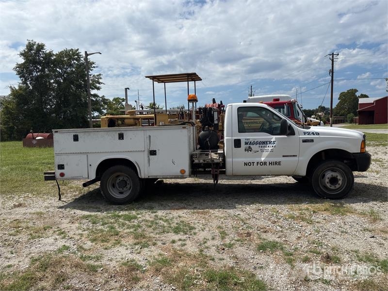 Ford F-450 XL 4x2 Utility Truck (Inoperable) Pick up/Dropside