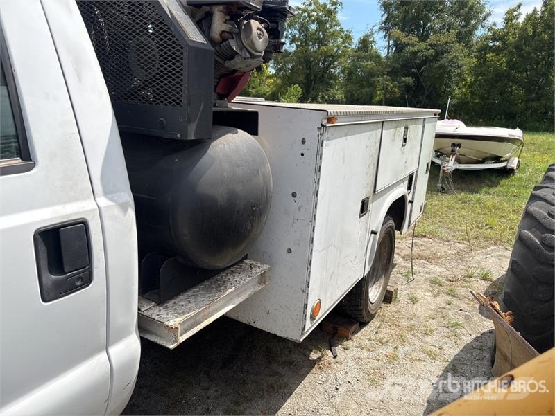 Ford F-450 XL 4x2 Utility Truck (Inoperable) Pick up/Dropside