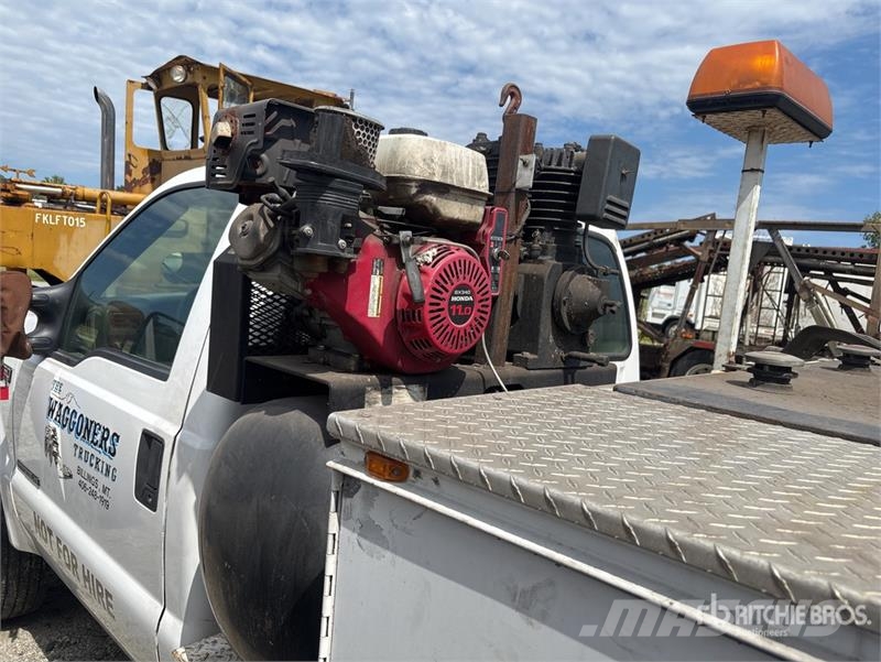 Ford F-450 XL 4x2 Utility Truck (Inoperable) Pick up/Dropside