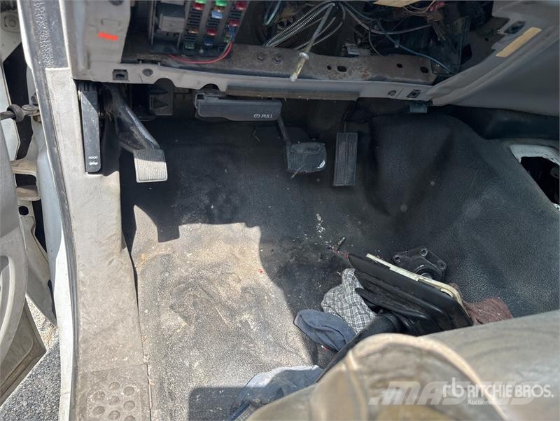 Ford F-450 XL 4x2 Utility Truck (Inoperable) Pick up/Dropside