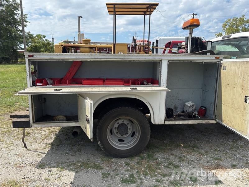 Ford F-450 XL 4x2 Utility Truck (Inoperable) Pick up/Dropside
