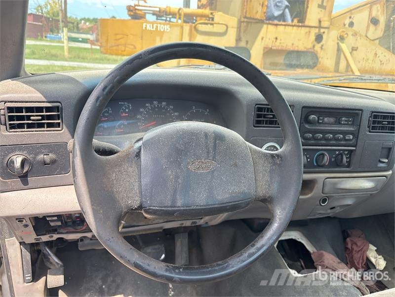 Ford F-450 XL 4x2 Utility Truck (Inoperable) Pick up/Dropside