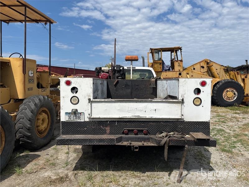 Ford F-450 XL 4x2 Utility Truck (Inoperable) Pick up/Dropside