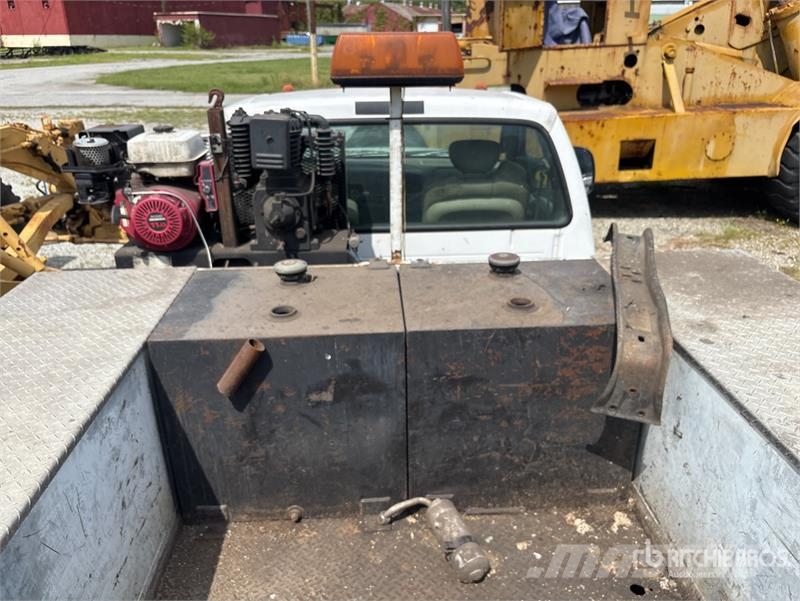Ford F-450 XL 4x2 Utility Truck (Inoperable) Pick up/Dropside