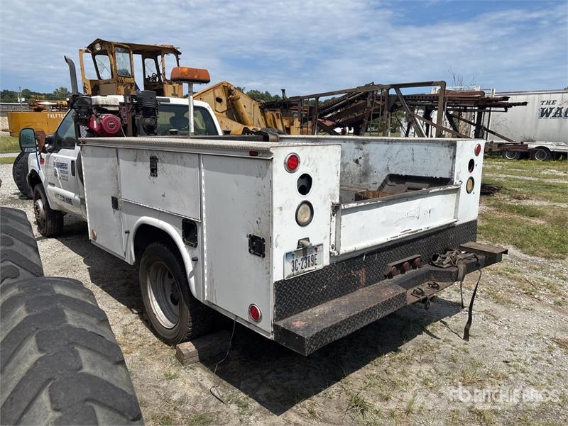 Ford F-450 XL 4x2 Utility Truck (Inoperable) Pick up/Dropside