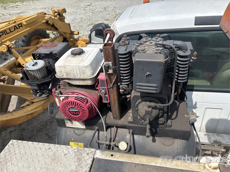 Ford F-450 XL 4x2 Utility Truck (Inoperable) Pick up/Dropside