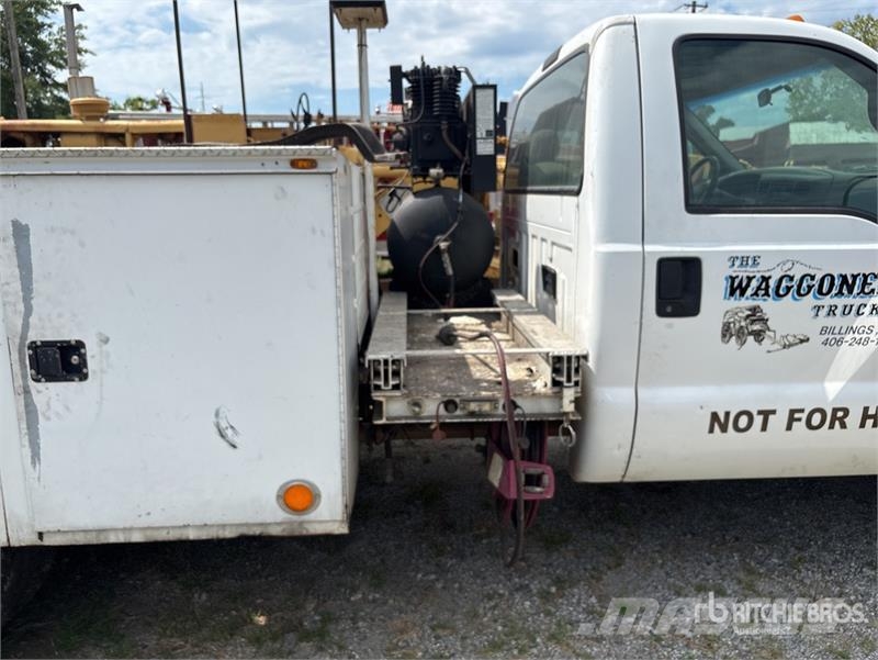 Ford F-450 XL 4x2 Utility Truck (Inoperable) Pick up/Dropside