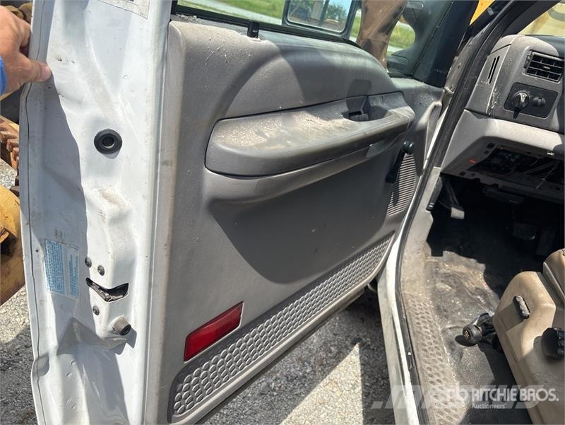 Ford F-450 XL 4x2 Utility Truck (Inoperable) Pick up/Dropside