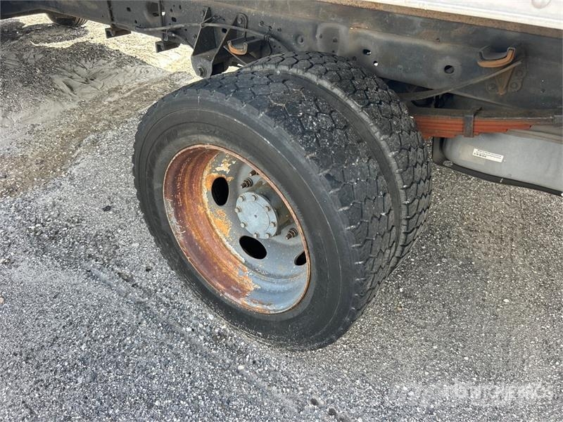 Ford F-450 XL 4x2 Van Truck (Inoperable) Sanduk kamioni