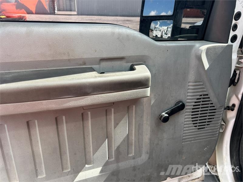 Ford F-450 XL 4x2 Van Truck (Inoperable) Sanduk kamioni