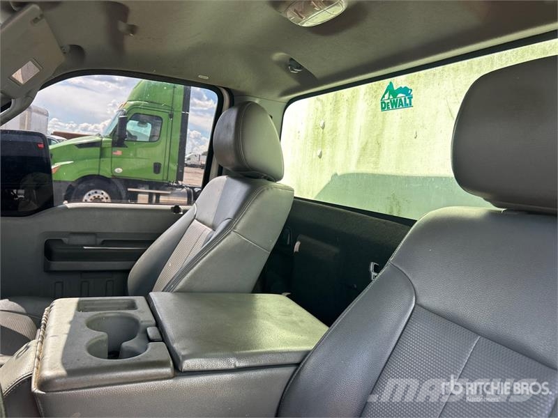 Ford F-450 XL 4x2 Van Truck (Inoperable) Sanduk kamioni