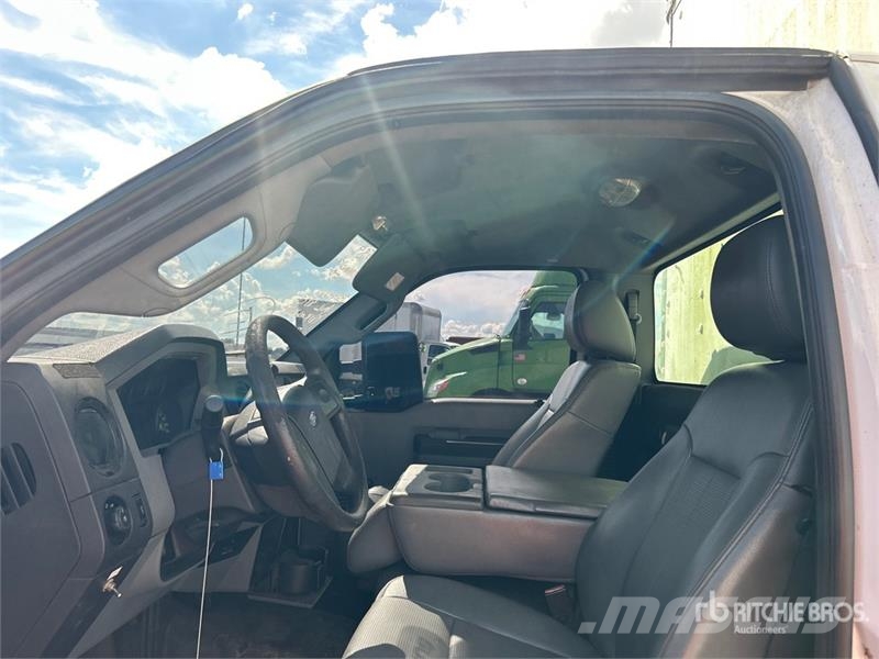 Ford F-450 XL 4x2 Van Truck (Inoperable) Sanduk kamioni