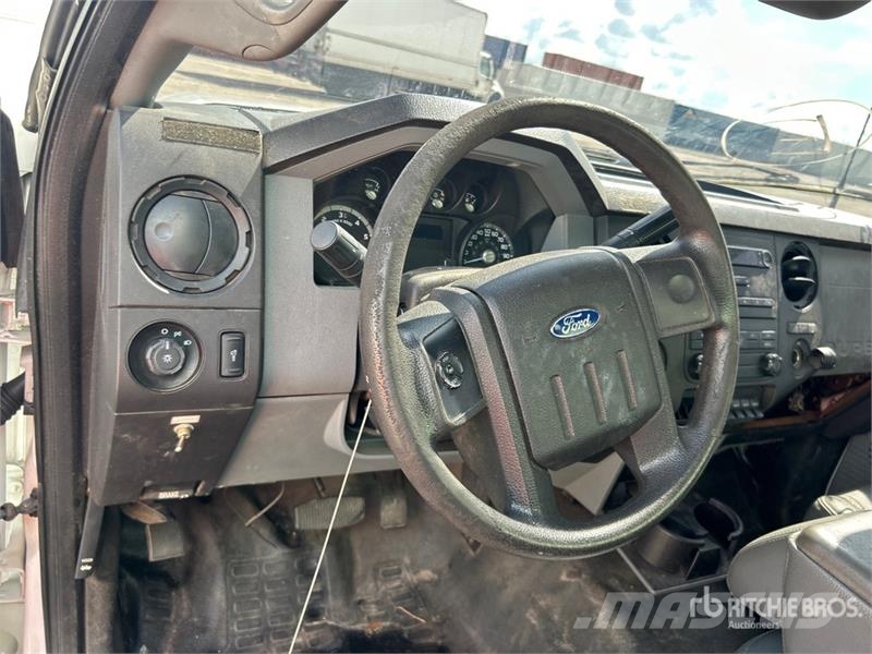 Ford F-450 XL 4x2 Van Truck (Inoperable) Sanduk kamioni