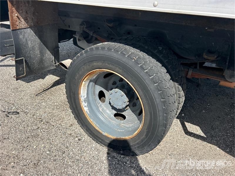 Ford F-450 XL 4x2 Van Truck (Inoperable) Sanduk kamioni