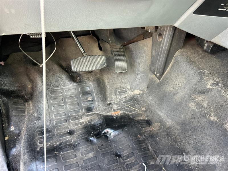 Ford F-450 XL 4x2 Van Truck (Inoperable) Sanduk kamioni