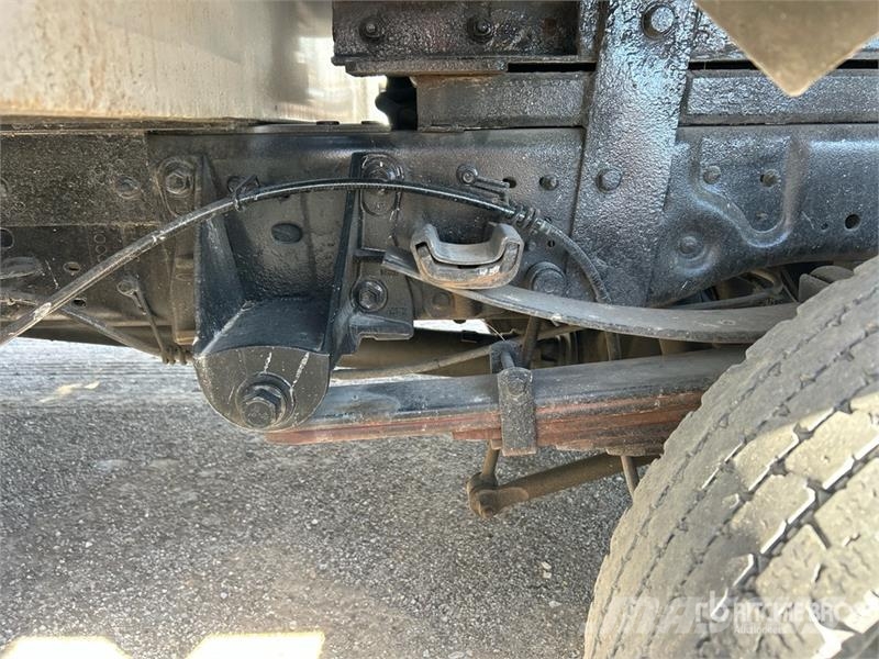 Ford F-550 Teherautóra szerelt emelők és állványok
