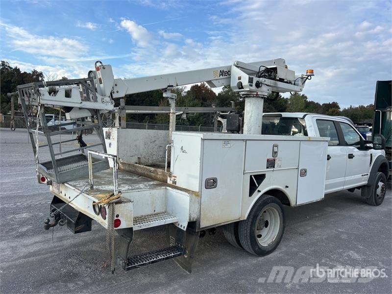 Ford F-550 车载式高空作业车