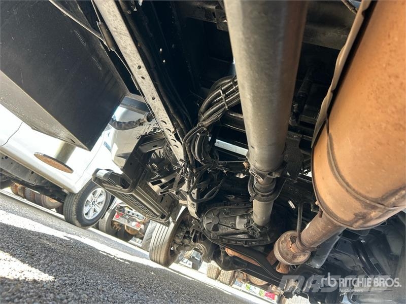 Ford F-550 Teherautóra szerelt emelők és állványok