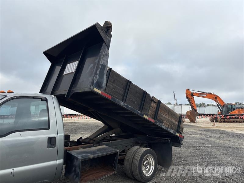 Ford F-550 شاحنات قلابة