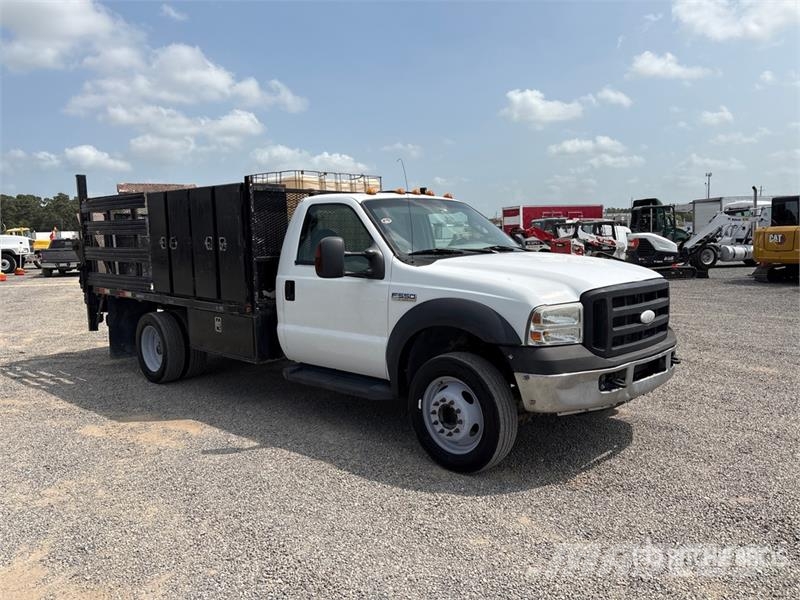 Ford F-550 Camion con sponde ribaltabili