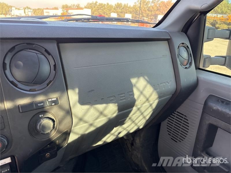 Ford F-550 Auto korvtõstukid