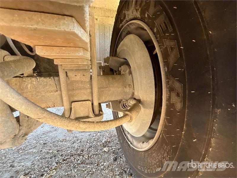 Ford F-550 Platformas/izkraušana no sāniem