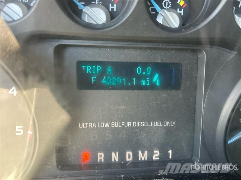 Ford F-550 Teherautóra szerelt emelők és állványok