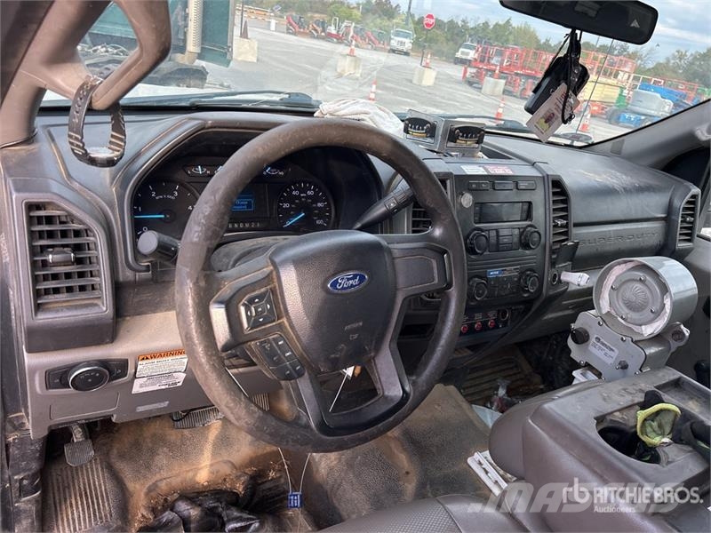 Ford F-550 车载式高空作业车