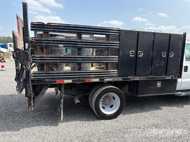 Ford F-550 Camion con sponde ribaltabili