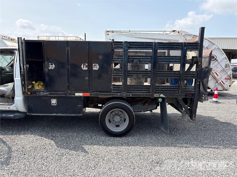 Ford F-550 Camion con sponde ribaltabili