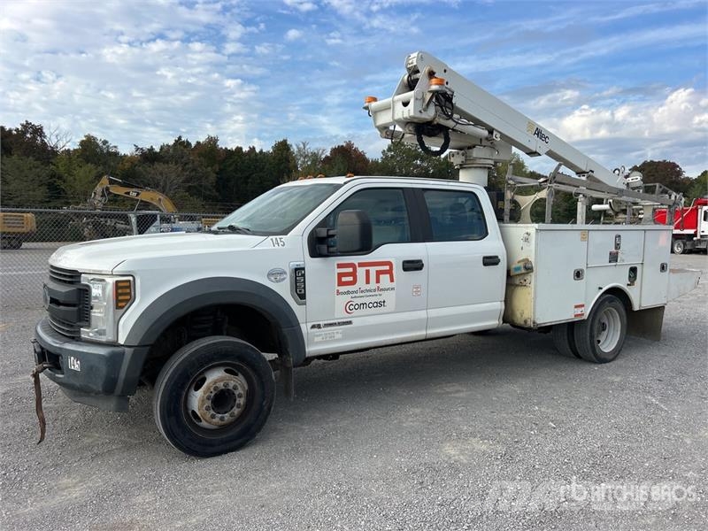 Ford F-550 车载式高空作业车