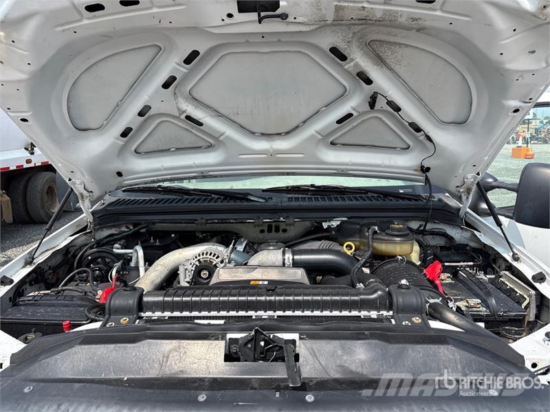 Ford F-550 Camion con sponde ribaltabili