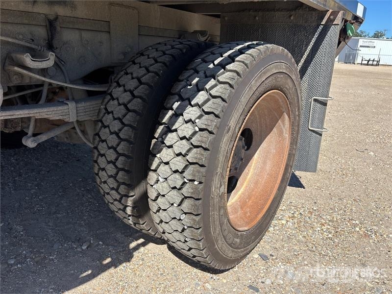 Ford F-550 Platformas/izkraušana no sāniem