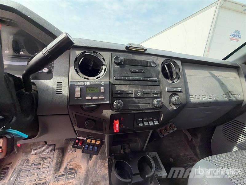 Ford F-550 Autoplošiny