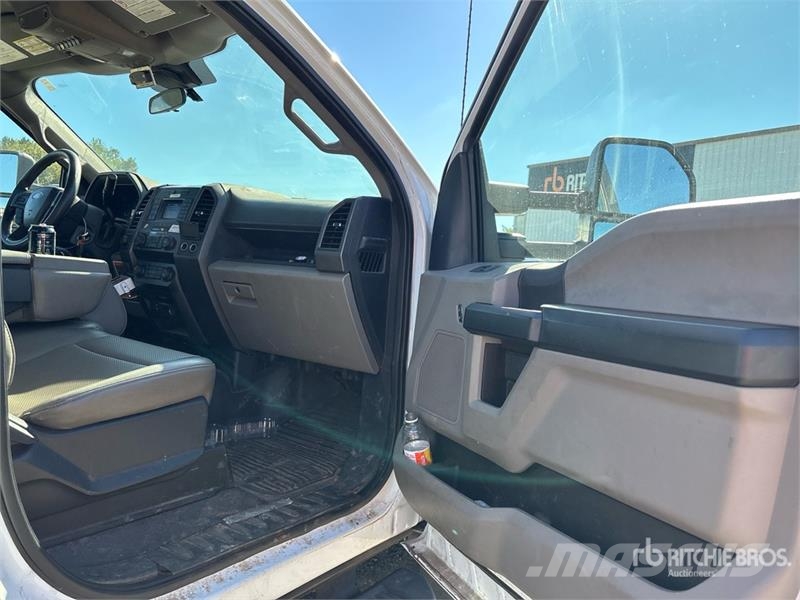 Ford F-550 Truck mounted platforms