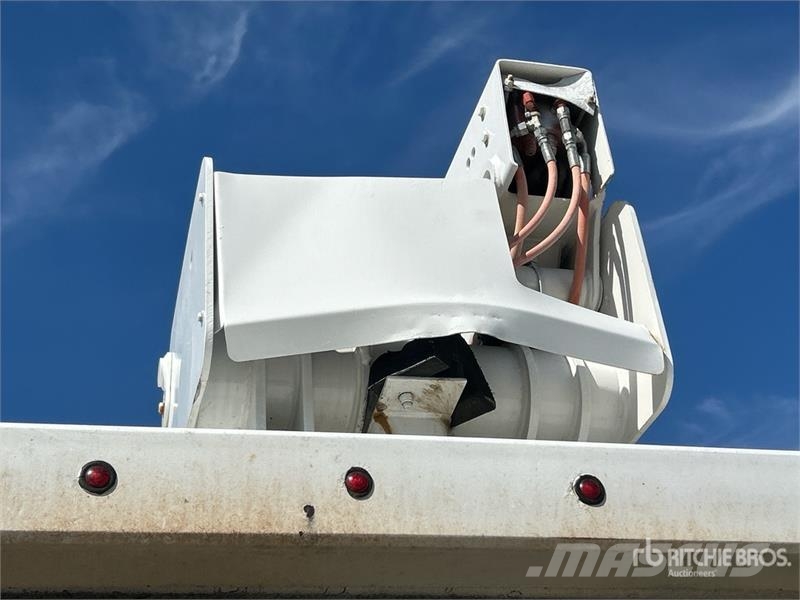 Ford F-550 Teherautóra szerelt emelők és állványok