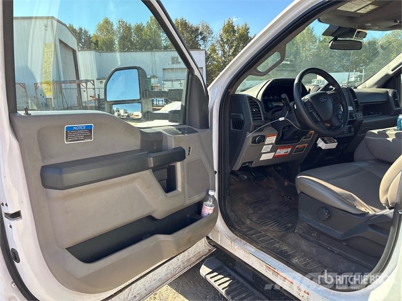 Ford F-550 Truck mounted platforms
