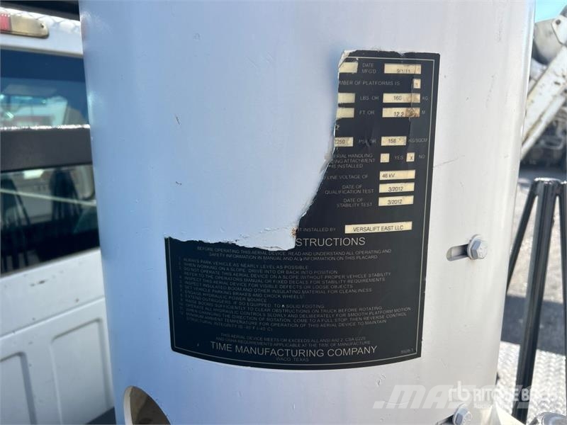 Ford F-550 Teherautóra szerelt emelők és állványok