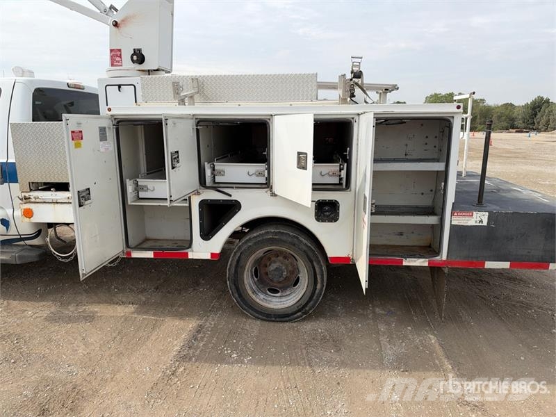 Ford F-550 Autoplošiny