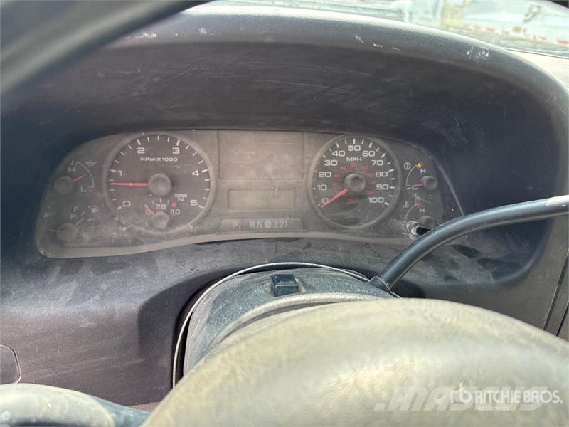 Ford F-550 Camion con sponde ribaltabili