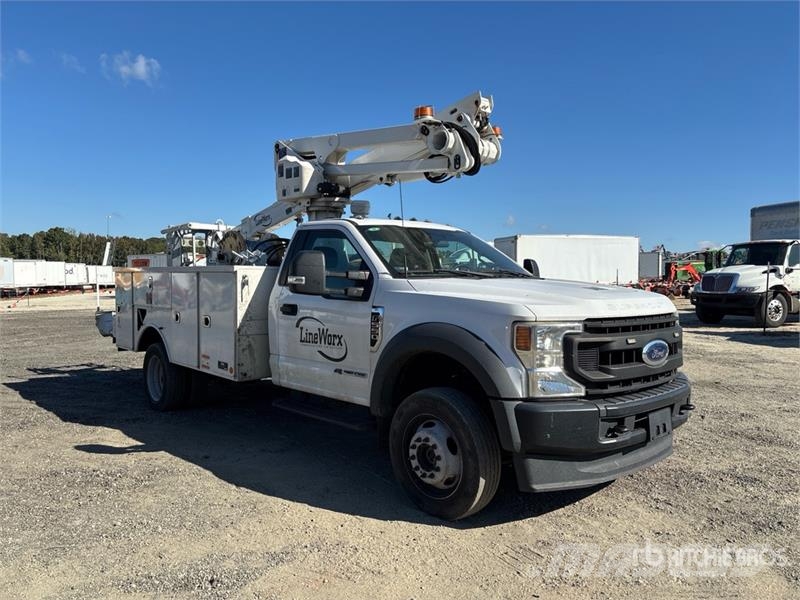 Ford F-550 Truck mounted platforms