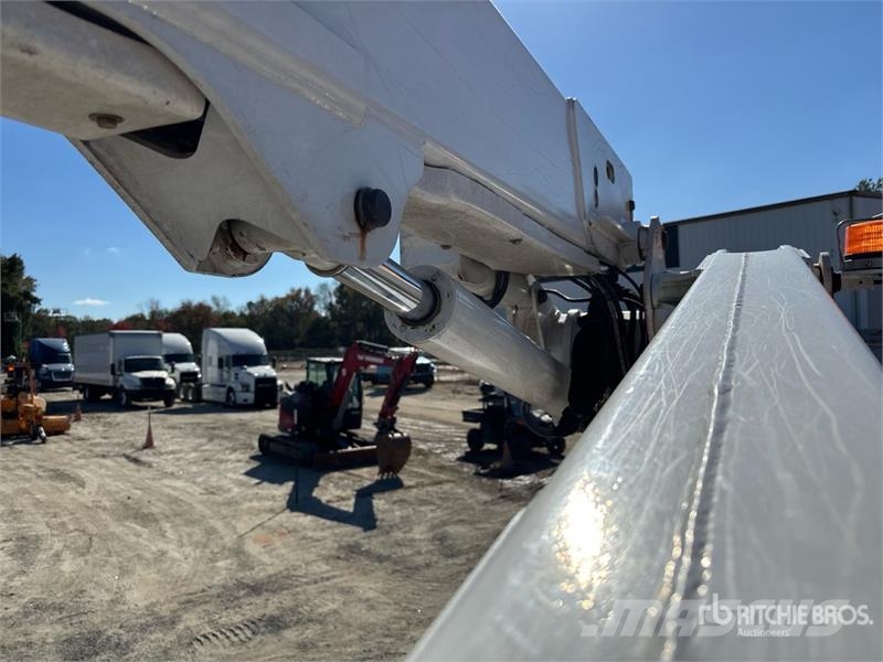 Ford F-550 Truck mounted platforms