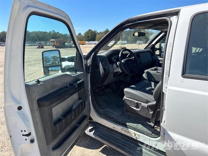 Ford F-550 Platformas/izkraušana no sāniem